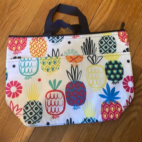 thirty-one Handbags - Thirty-One Thermal Tote Lunch Bag Lotta Colada Pineapple Print